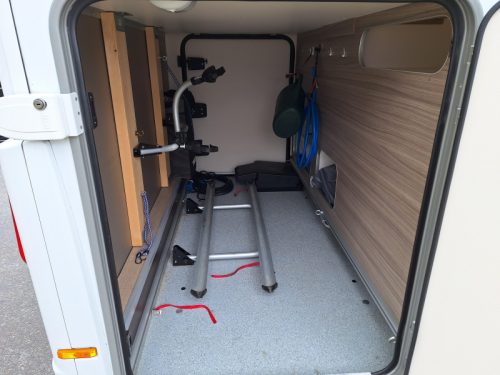 B&uuml;rstner Travel Van 620 T 9G AUTOMAAT-COMPACT MODEL Foto: 10