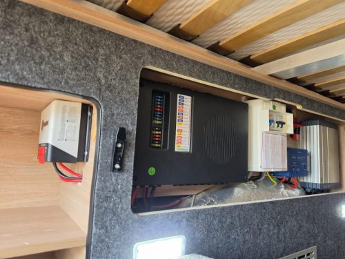 Knaus BoxDrive 680 ME Off Grid, Bom vol Foto: 11