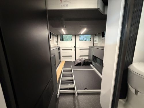 Adria Twin Sports 640 SGX pop-top roof / automatic photo: 22