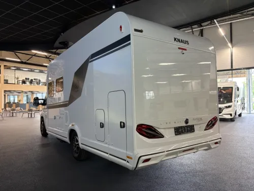 Knaus L!ve Wave 700 DX 180hp automatic /queensbed  photo: 3