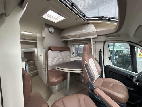 B&uuml;rstner Travel Van T 620 G  photo: 7