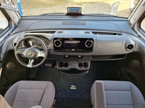Hymer B-MC I 600 SINGLE BEDS + PULL-DOWN BED photo: 3