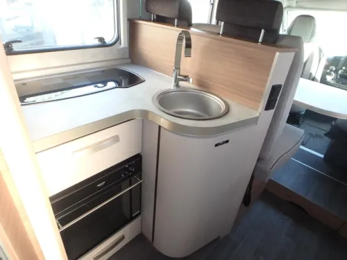 Knaus L!ve Wave 650 MX Hubdach Foto: 18