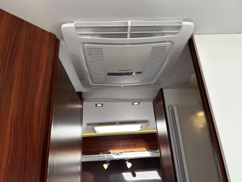 Adria Coral XL Plus 670 SL Oven, 2500 Watt Inverter photo: 14