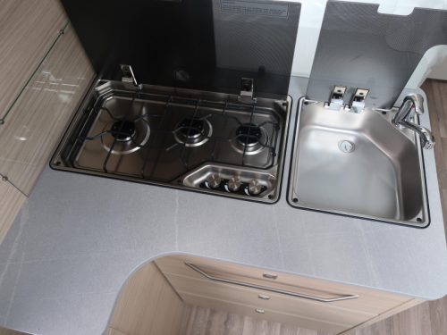 Fendt Bianco Activ 495 SFE WITH CENTRAL TRANSVERSE KITCHEN! photo: 15