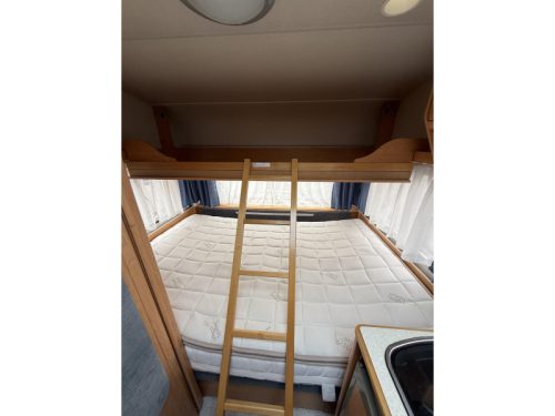 Knaus Blue Line 450 TK CAMA LITERA CAMA FIJA ASIENTO EN U foto: 14