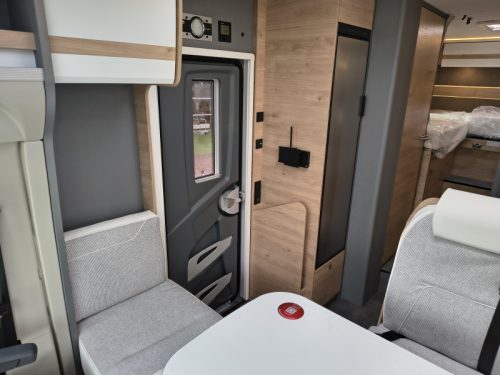 Autocaravana Dethleffs Just Camp T 7052 EB Active - autom&aacute;tica foto: 4