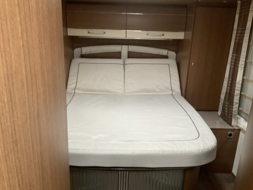 B&uuml;rstner Aviano 727 2.3 AUTOMATIC 150 HP integral, Engine air conditioning, Queen bed, level, side seating group Year 2012 Camper centrum on the road photo: 4
