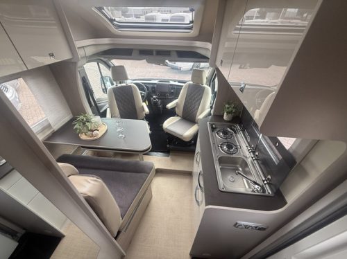 B&uuml;rstner Lineo T 700 Active Euro 6 130 hp only 2,287 km Queen bed air conditioning large garage flyscreen door camera Apple CarPlay Remis pleated blinds photo: 23