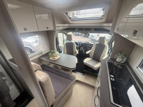 B&uuml;rstner Lineo T 700 Active Euro 6 130 hp only 2,287 miles Queensbed air conditioning large garage flyscreen door camera apple carplay remis plisse photo: 13