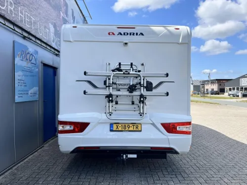 Adria Matrix 670 DL Face to face seating / Level photo: 4
