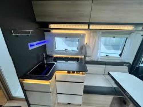 Itineo MC 740 complete spacious queen bed photo: 3