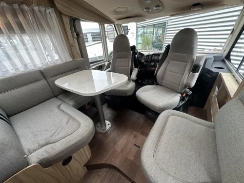 Hymer B698 Queensbett L-Sitzgruppe 150PS TV Foto: 18