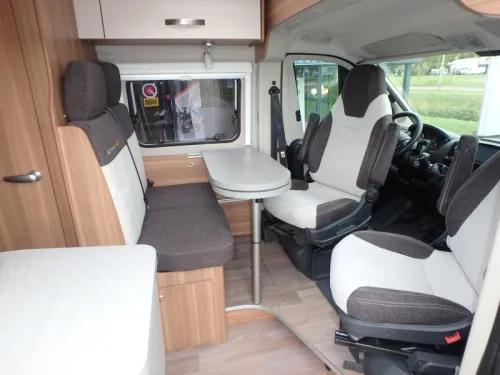 Weinsberg CaraBus 630 ME Edition Fire  Foto: 11