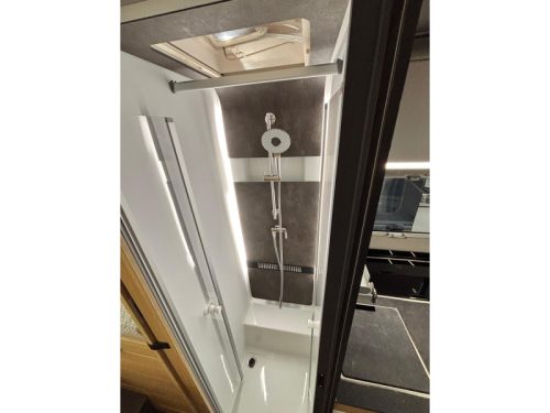 Adria Matrix Plus 670 DL Automaat + Hefbed  foto: 12