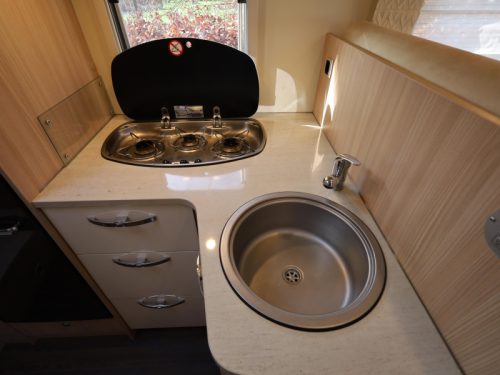 B&uuml;rstner Ixeo IT 710 G transverse bed + pop-top roof photo: 6