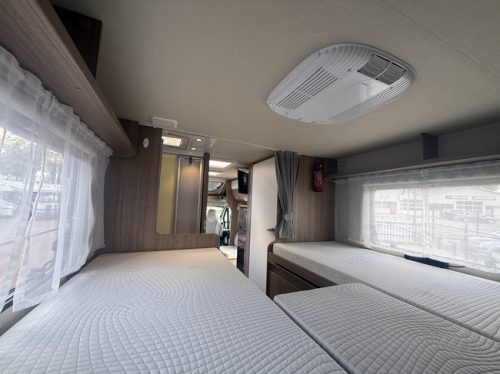 Hymer carado T 447 automatique lits jumeaux auvent climatisation de toit panneau solaire antenne parabolique &eacute;lectrique TV cam&eacute;ra porte-v&eacute;los grand garage r&eacute;frig&eacute;rateur XXL photo: 20