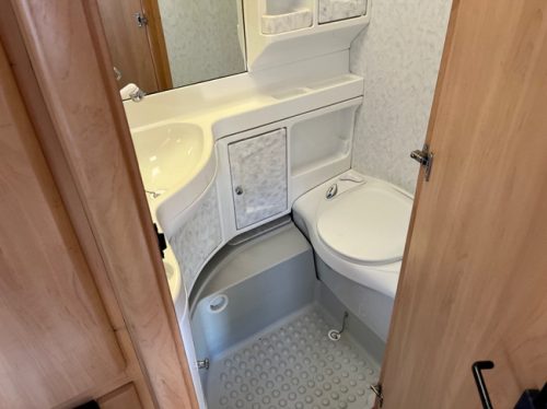 Hobby 450 De Luxe Easy fixed bed , dinette photo: 8