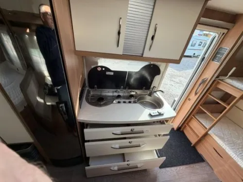 Hobby De Luxe 490 KMF Etagenbett sehr komplett Foto: 22