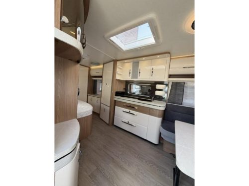 Hobby Excellent 560 WFU Incl. Mover and Awning photo: 12