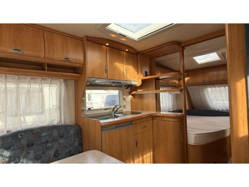 Hobby Excellent Easy 460 UFE franz&ouml;sisches Bett Rundsitzgruppe Toilette Foto: 3