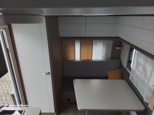 Hobby On Tour 390 SF compact caravan photo: 6