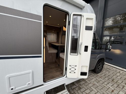 Carado T328 Pro+ Automatic pop-top roof 5 seats photo: 6