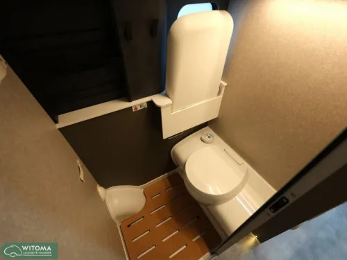 Hymer Grand Canyon S 600 4x4 Birthday = treats photo: 19