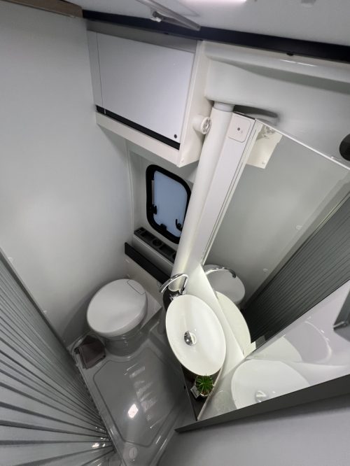 Adria Twin 640 SLB ENKELE BEDDEN 9-TRAPS AUTOMAAT 160PK foto: 8