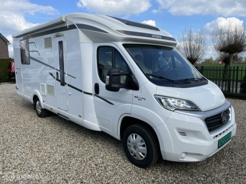 Hymer Tramp 698 Semi-integrated with Drop-down and Queen bed 2X Airco, Solar very low mileage!