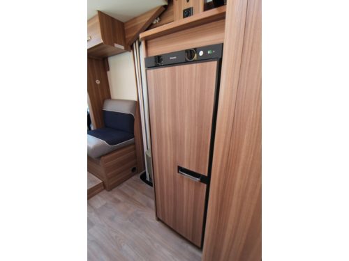 Weinsberg CaraLoft Queen bed + Drop-down bed photo: 18