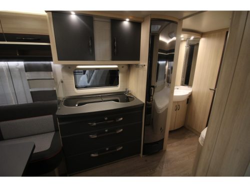Hobby De Luxe Edition 460 UFE Top condition, Tall Refrigerator photo: 7