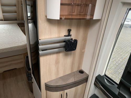 Hobby De Luxe 460 SFF Awning/TV mount/1500kg photo: 10
