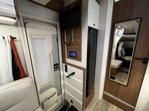 Pilote P 726 FC Wohnmobil, Queensbett, Hubbett Foto: 6