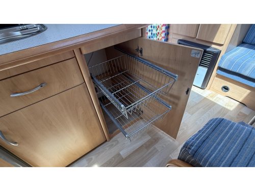 Hobby De luxe Easy 440 SF Querbett Sitztoilette Foto: 10