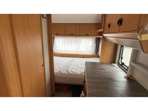 Knaus Sudwind 450 dinette transverse bed toilet photo: 10