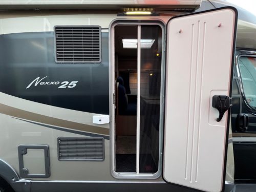 B&uuml;rstner Nexxo T 728 G OFF-Grid, 25th Anniversary photo: 4