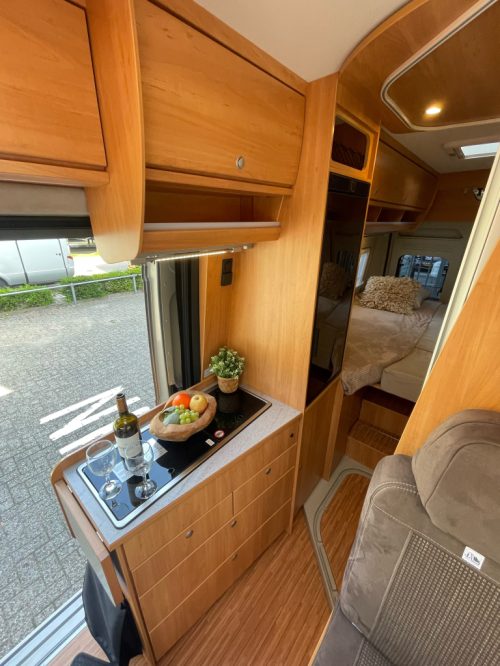 p&ouml;ssl ROADCRUISER XL SINGLE BEDS RAISED TOW HITCH photo: 5