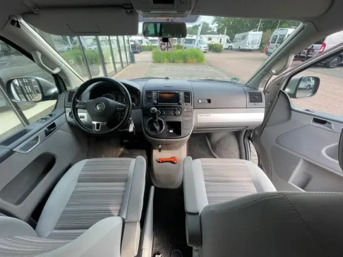 Volkswagen T5 California TDI Milestone Aufstelldach 2011 Foto: 9