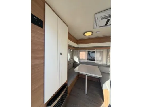 Hobby De Luxe 440 SF Incl. Airco en Voortent  foto: 9