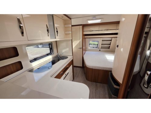 Hobby Excellent 560 CFE awning in new condition photo: 4
