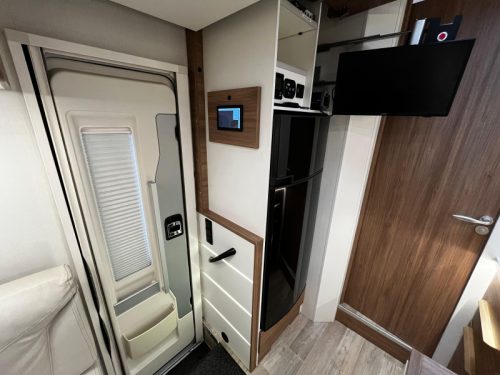 Pilote P 746 GJ Wohnmobil, L&auml;ngsbetten Foto: 7