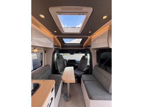 Hymer Tramp 685 &eacute;tat impeccable, salon face &agrave; face photo : 9