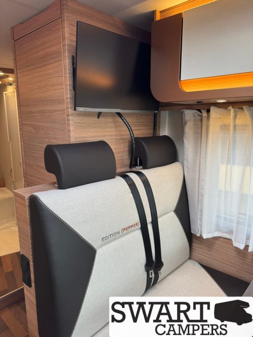 Weinsberg CaraCompact 600 MF Edition [pepper], French bed 140 hp Manual transmission photo: 12