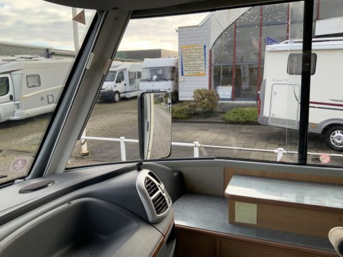 B&uuml;rstner El&eacute;gance 660 Integral, French bed & pull-down bed, Swivel seats, Hydraulic leveling jacks, Year 2004 Camper Centrum On the Road at Noorderringweg 4 in Marum. photo: 21