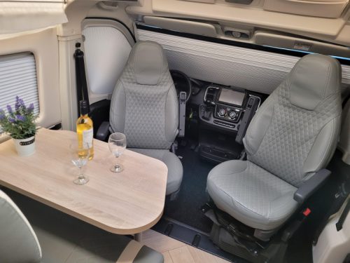 Chausson V 690 Sport-line pop-top roof bed photo: 16