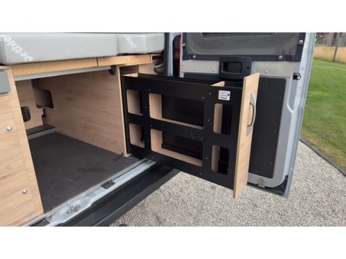 Dethleffs Globetrail Advantage 600 DR transverse bed pop-top roof upper bed photo: 5