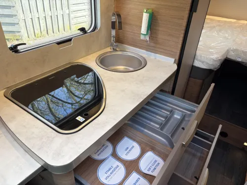 Knaus L!ve Ti 650 MEG Low single beds 180hp photo: 15