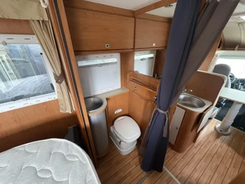 Rimor Europeo 69 PLUS Queensbett / Nivelliersystem Foto: 11