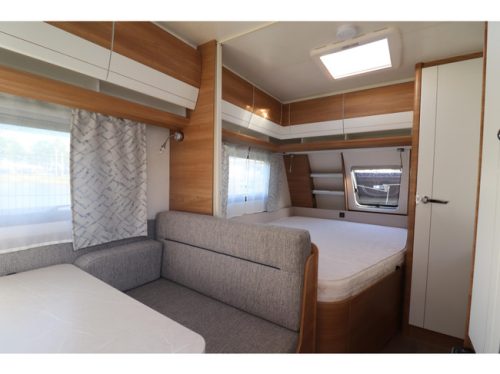 Hobby De Luxe 400 SFE Mover / Awning photo: 10